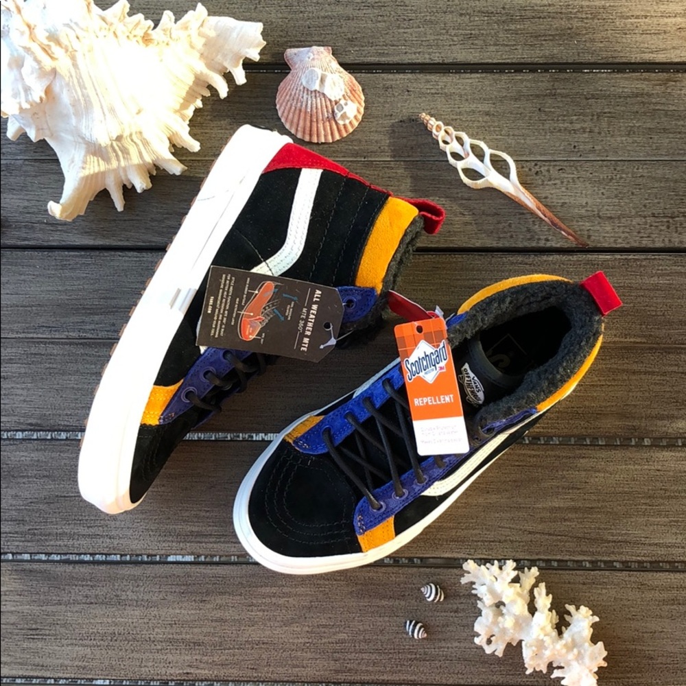 🌴🌼VANS- MOUNTAIN ALL WEATHER PROOF HIGH TOPS🌼🌴 - Picture 3 of 14
